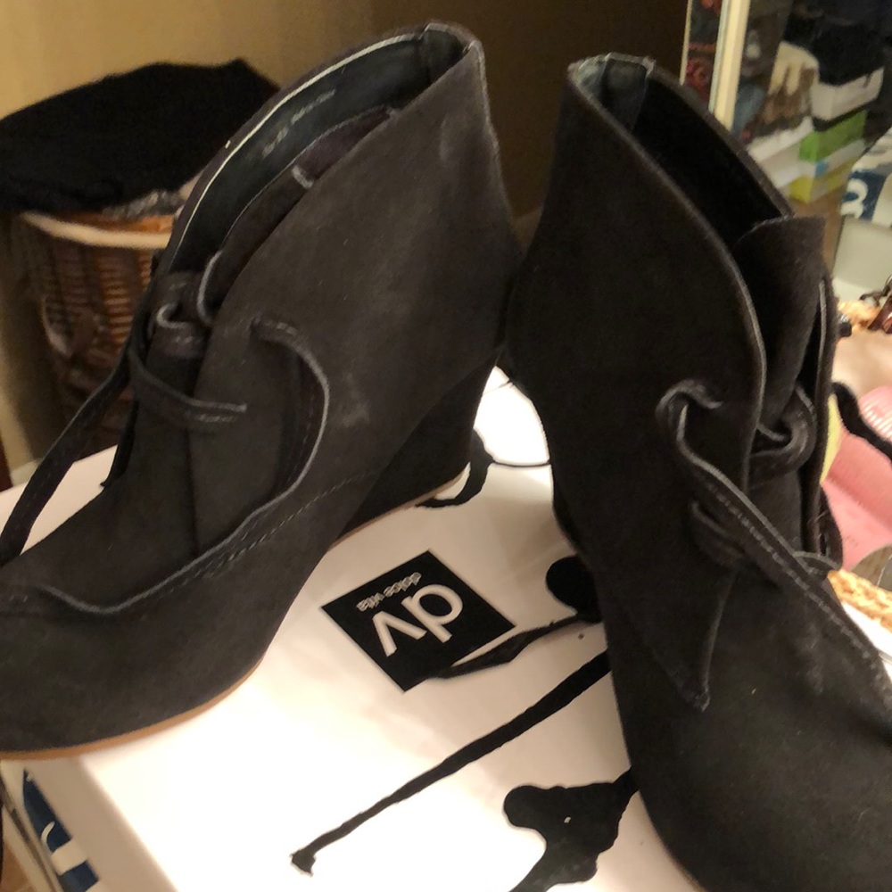 Boots DV never worn